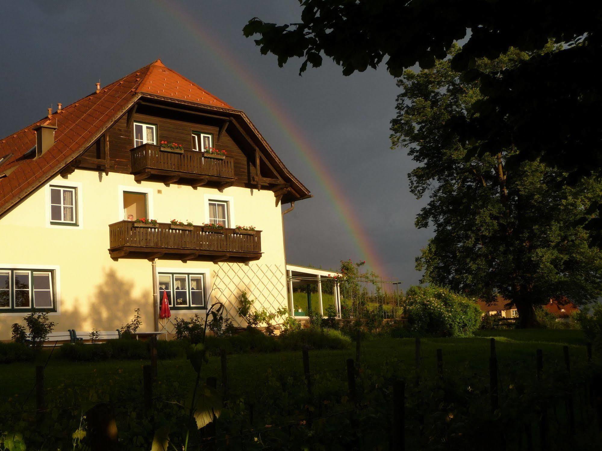 Landhaus Strussnighof เพิร์ทชาค อัม เวิร์ทเทอร์ซี ภายนอก รูปภาพ